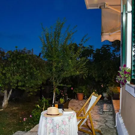 Acacia House Apartment